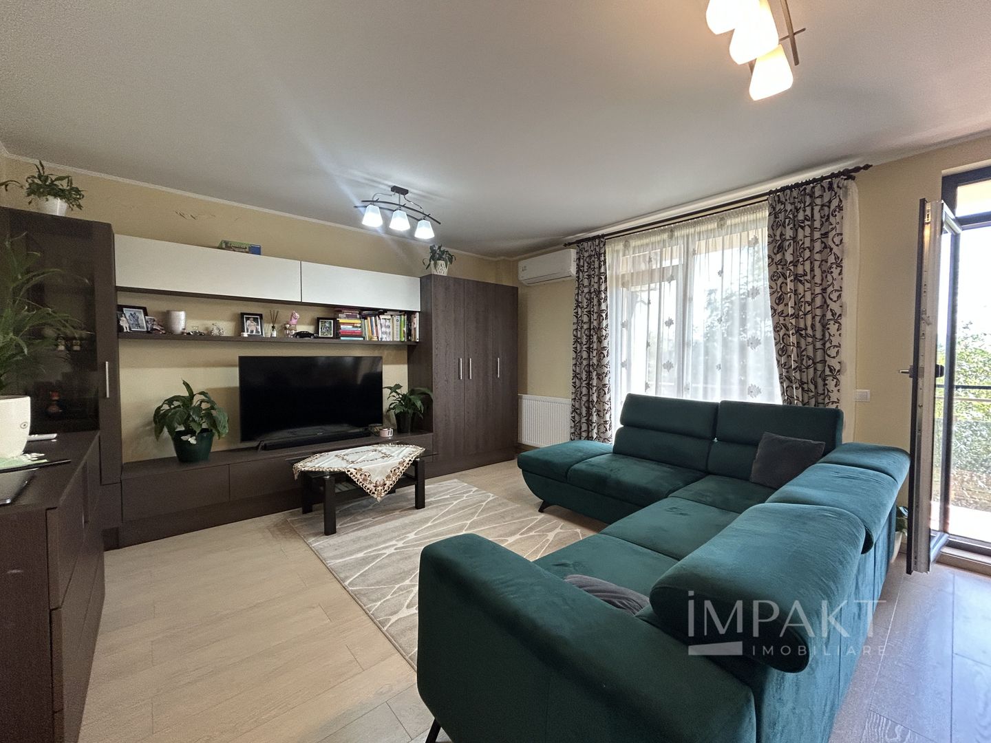 Vanzare apartament cu 2 camere + garaj, Borhanci! - Poză 1