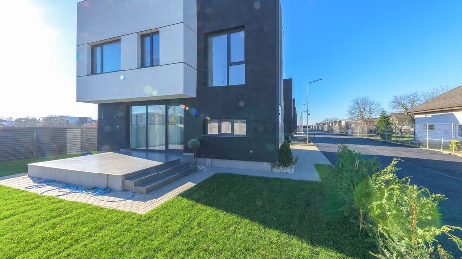 Vila Individuale de Lux în Tunari - Poză 23