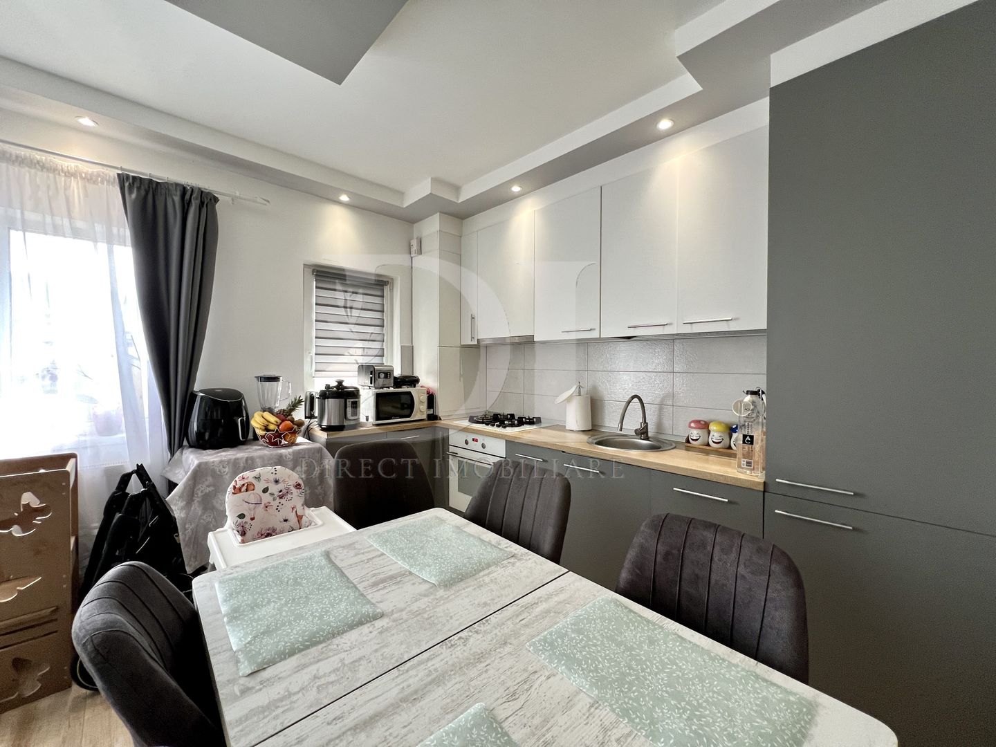 Apartament cu doua camere / Curte / Parcare - Poză 2