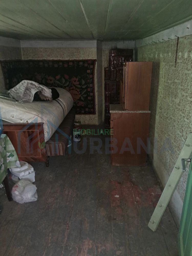 Vând casa cu 5camere în sat cîrja vaslui, teren 1900mp, apa trasa,curent, casa trebuie renovată, - Poză 8