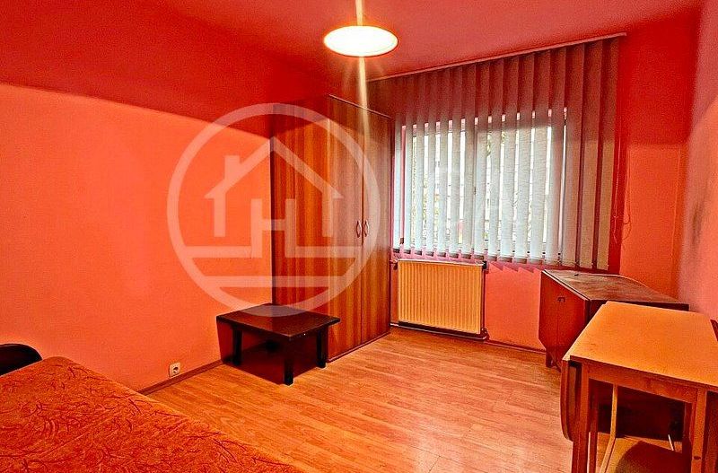 Apartament cu 3 camere de vanzare in zona Rogerius, Oradea - Poză 11