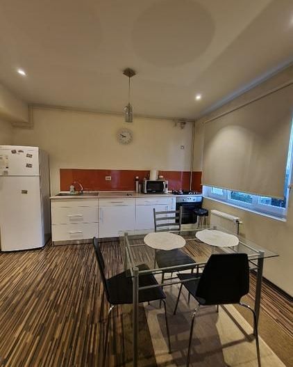 Inchiriere 3 camere bloc nou zona Decebal - Poză 6