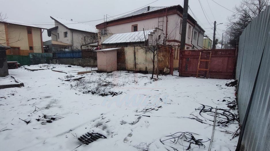 48500 Euro- 293 mp. Teren si casa batraneasca in mun. Galati - Poză 1