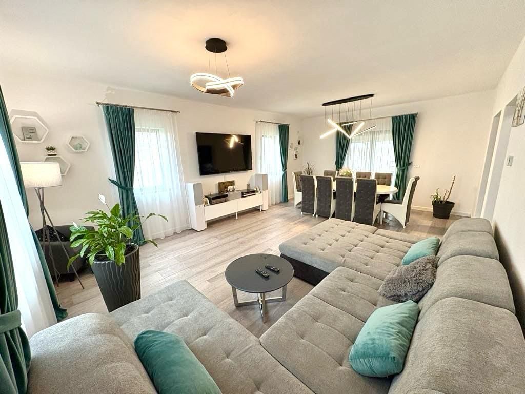 Vila moderna- 4 camere- cu piscina, complet mobilata si utilata - Sag - Poză 2