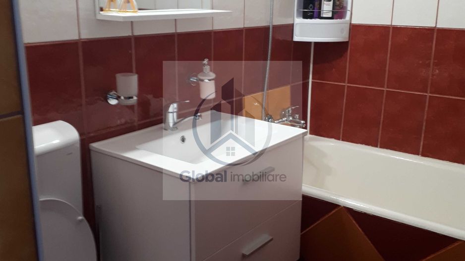 Inchiriez apartament decomandat 2 camere - Poză 5