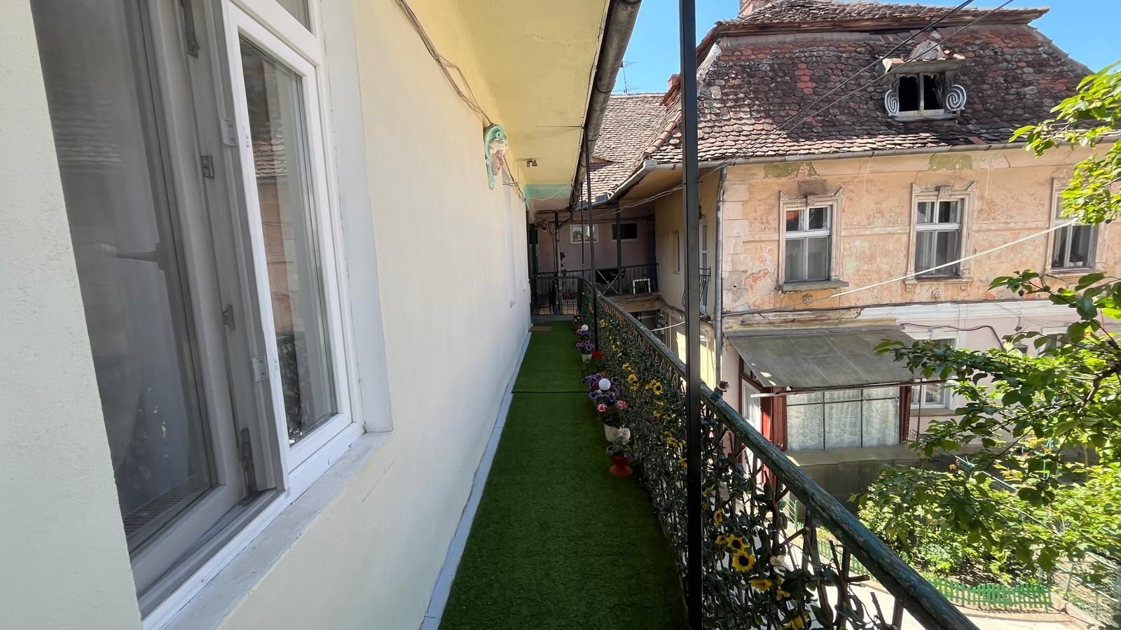 2 camere în inima orașului – ideal pentru locuit sau investiție - Poză 6