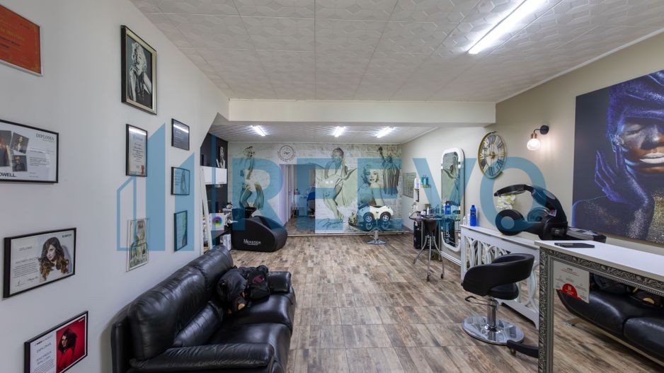 Clădire și teren de investiție, central Roman - Poză 4