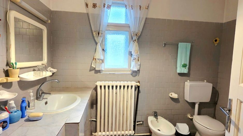 DE VANZARE CASA 5CAMERE ZONA CENTRALA TALMACIU - Poză 22