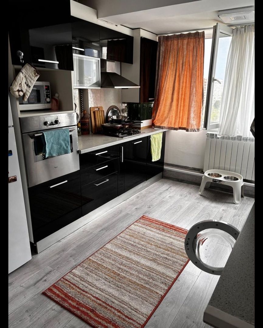 Vand apartament modernizat - Poză 1