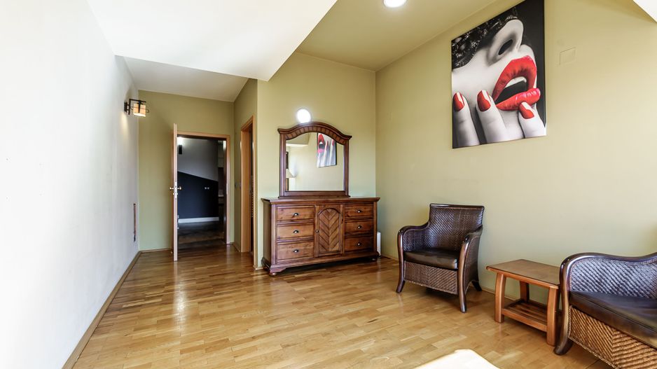 Vilă unică în Părneava - Poză 8