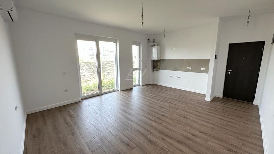 Gradina proprie. Clima. Loc de parcare. - Poză 1