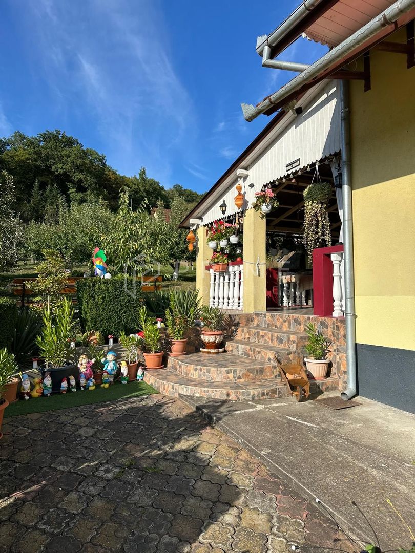 Casă spațioasă de vânzare – Corunca, zona Vatman - Poză 11