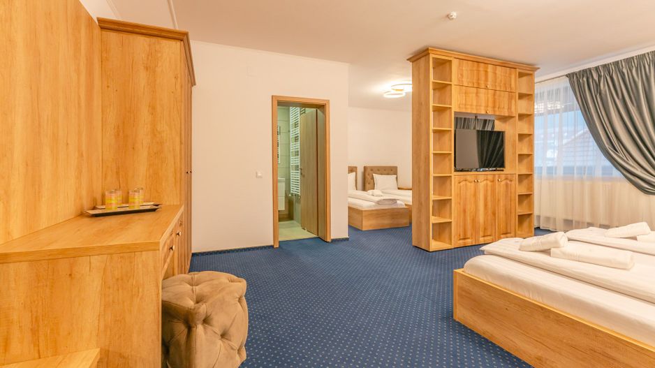 Pensiune Râșnov, 13 camere plus locuință proprietar, zonă Cetate - Poză 32