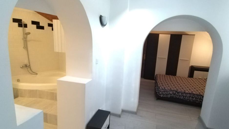 Vilă spațioasă de închiriat 6 camere piscină încălzită zona de Nord - Poză 11