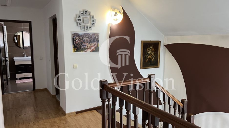 Case cu 7 camere, curte proprie + spălătorie, în Sighetu Marmației - Poză 16