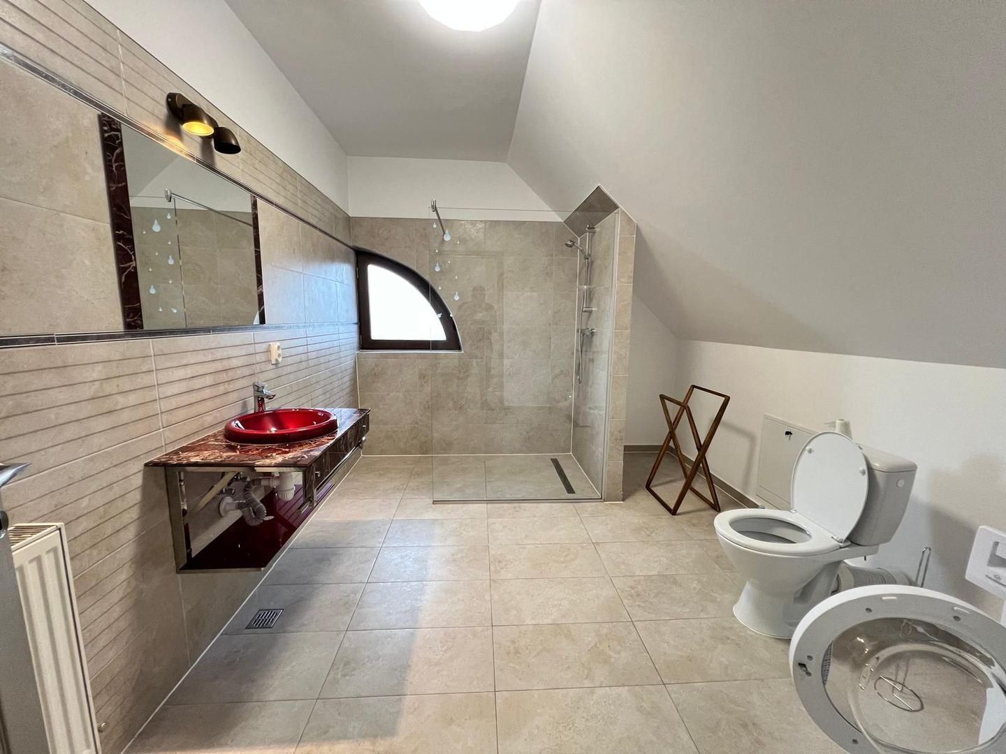 Casa cu 7 camere | 3 balcoane | Garaj | 220 mp + 80 mp curte | Cartier Panorama - Poză 31