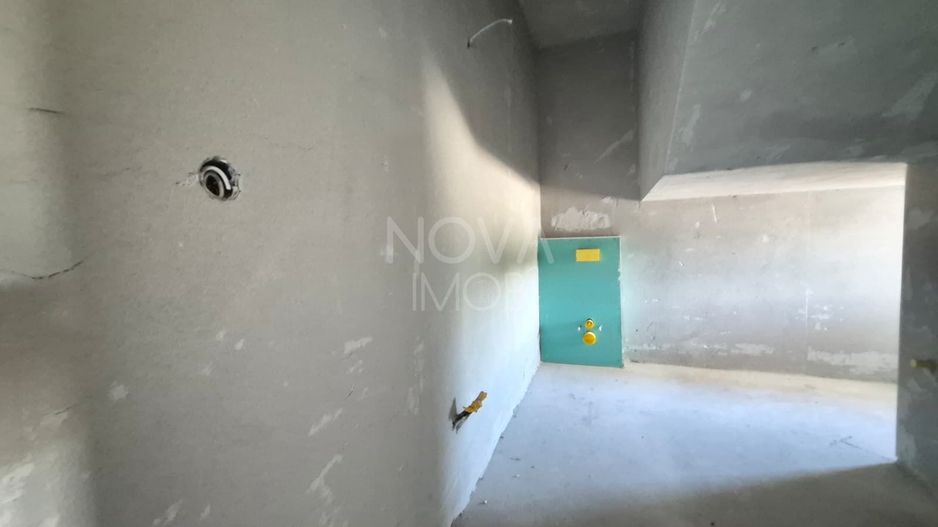 Casa generoasa cu 7 camere, 3 bai, dressing si parcare – Sura Mica - Poză 10