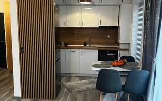 Apartament ultrafinisat 2 camere curte proprie si parcare in Selimbar - Poză 2