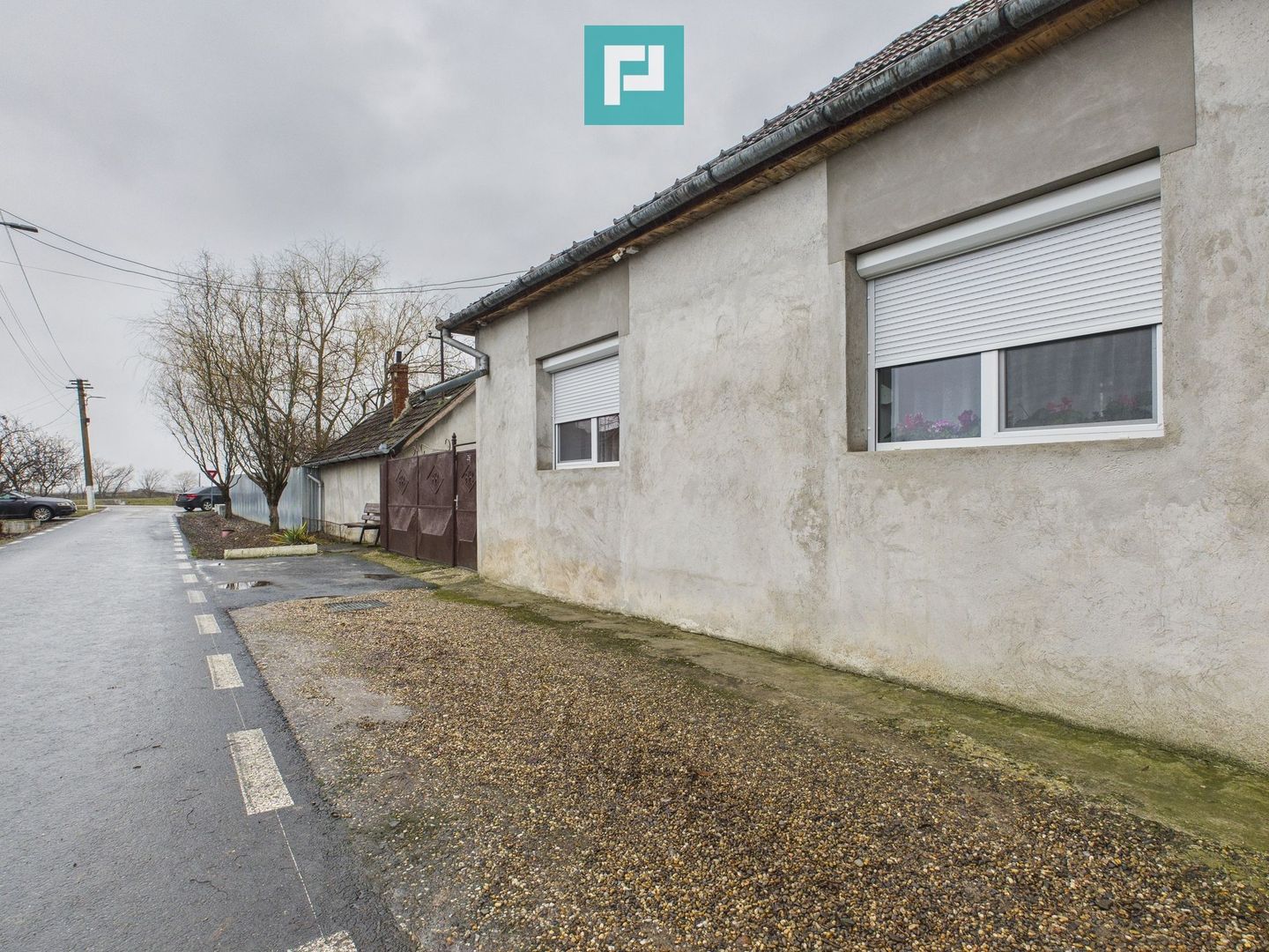 Casă cu 2 corpuri și 3 camere în Nădab - Poză 1