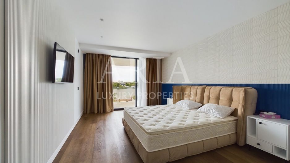 WATERFRONT VILLA 2024 FIRST RENT POOL - Poză 12