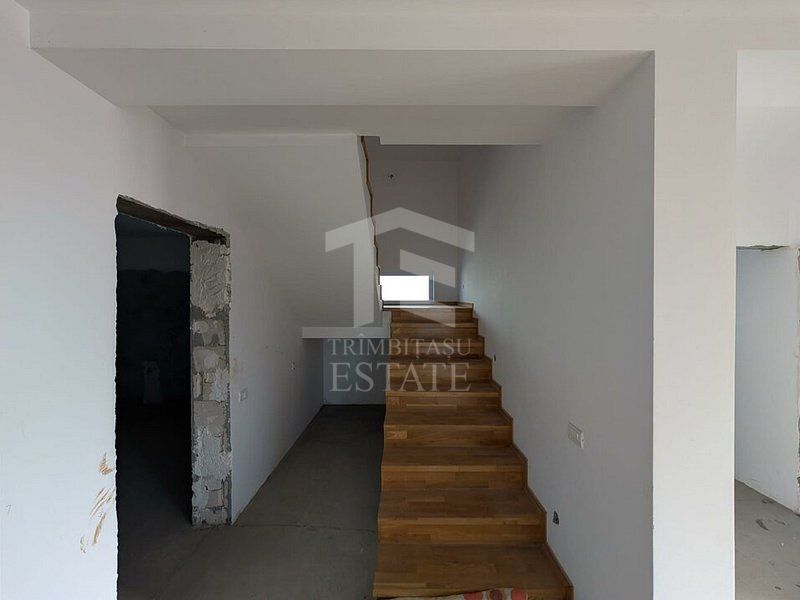 Casă Spațioasă 242 mp Utili și 600 mp Teren – Dragomirești-Deal - Poză 9