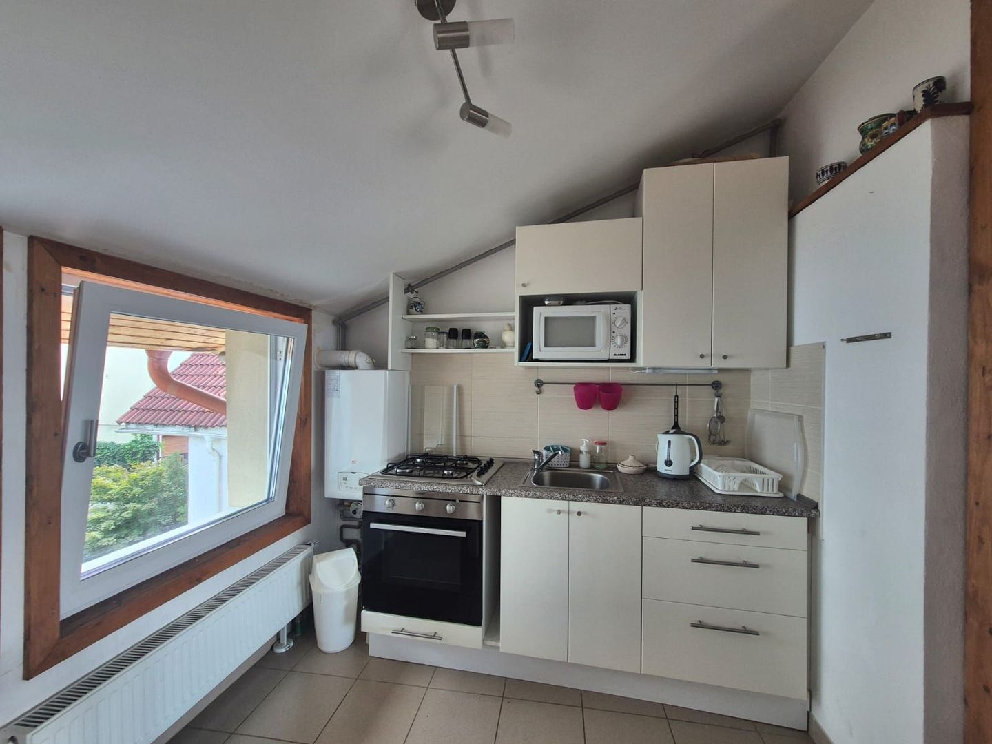 Apartament in casă, într-o zonă exclusivistă, priveliște deosebită. - Poză 21