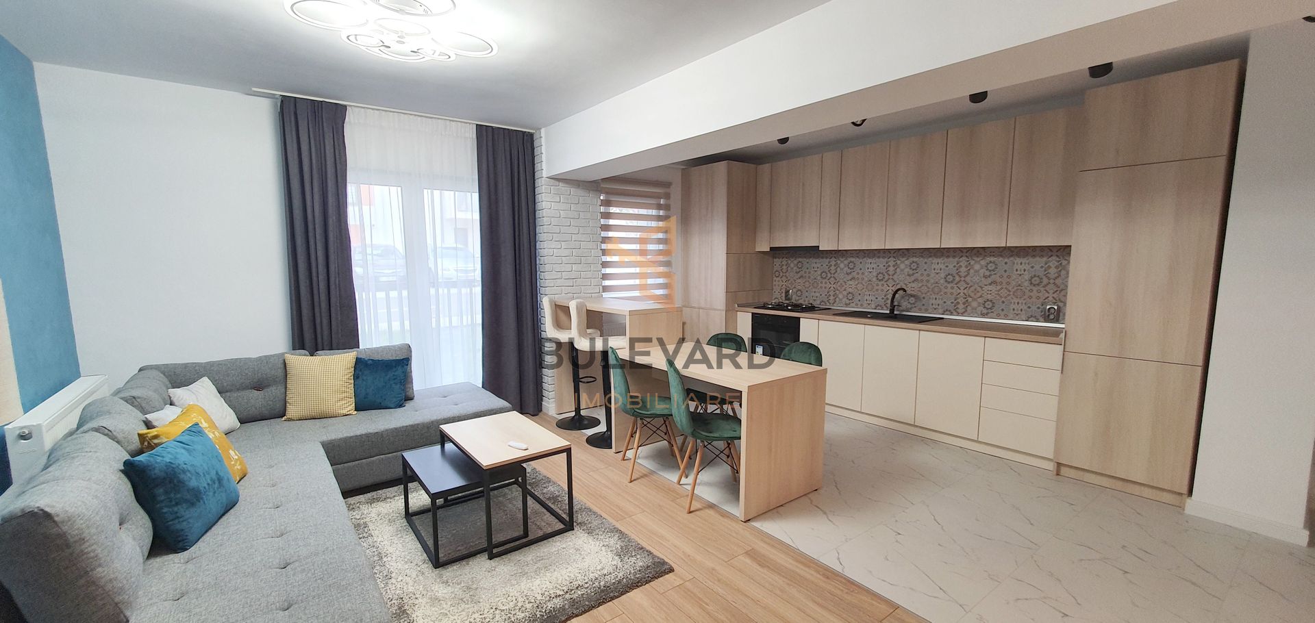 Cpmision 0! Apartament cu 2 camere, parcare, zona strazii Eroilor! - Poză 1