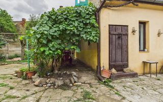 Apartament la casă cu 4 camere în Pârneava - Poză 2