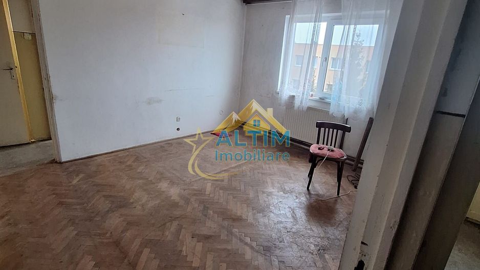 Apartament 2 camere, cartierul Florilor - NECESITĂ RENOVARE - Poză 1