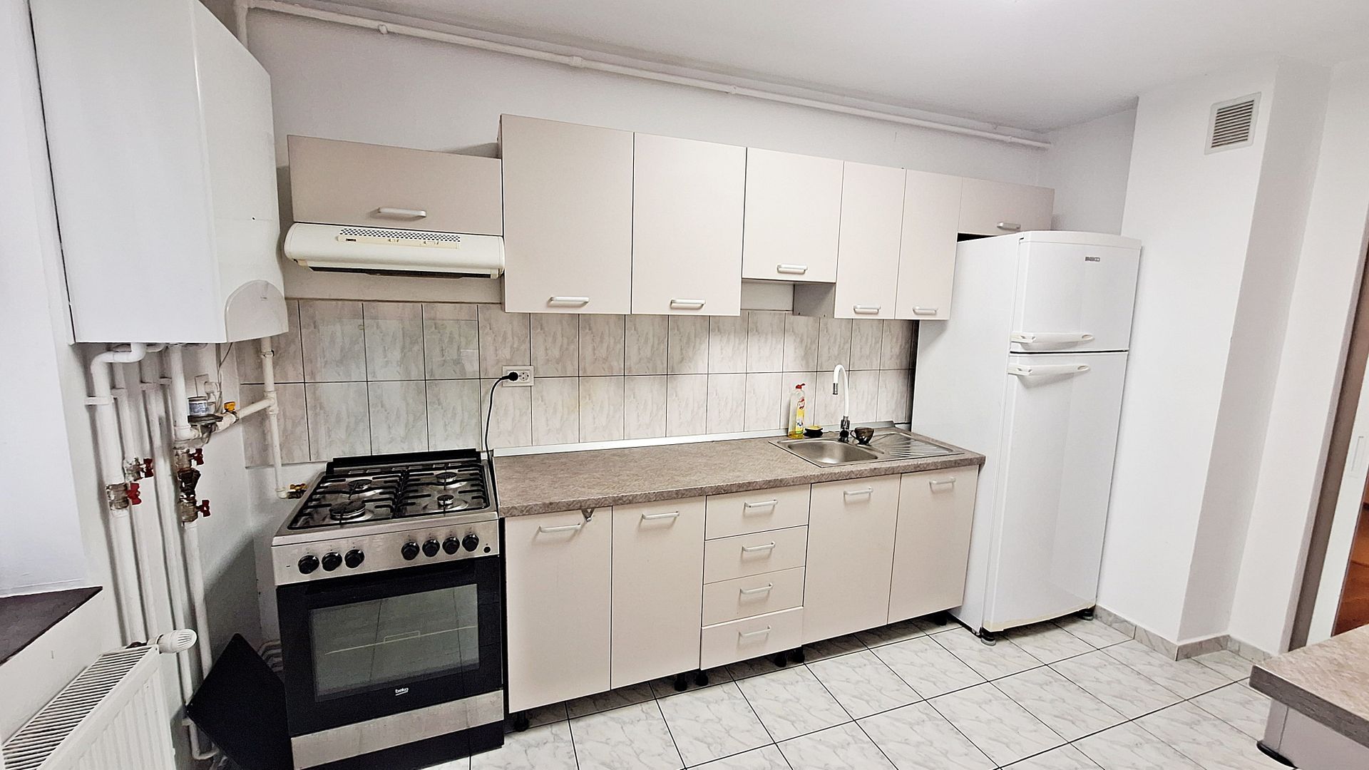 Centrul Civic, aproape de AFI, 3 camere recent renovate/mobilate, 165000 euro - Poză 14