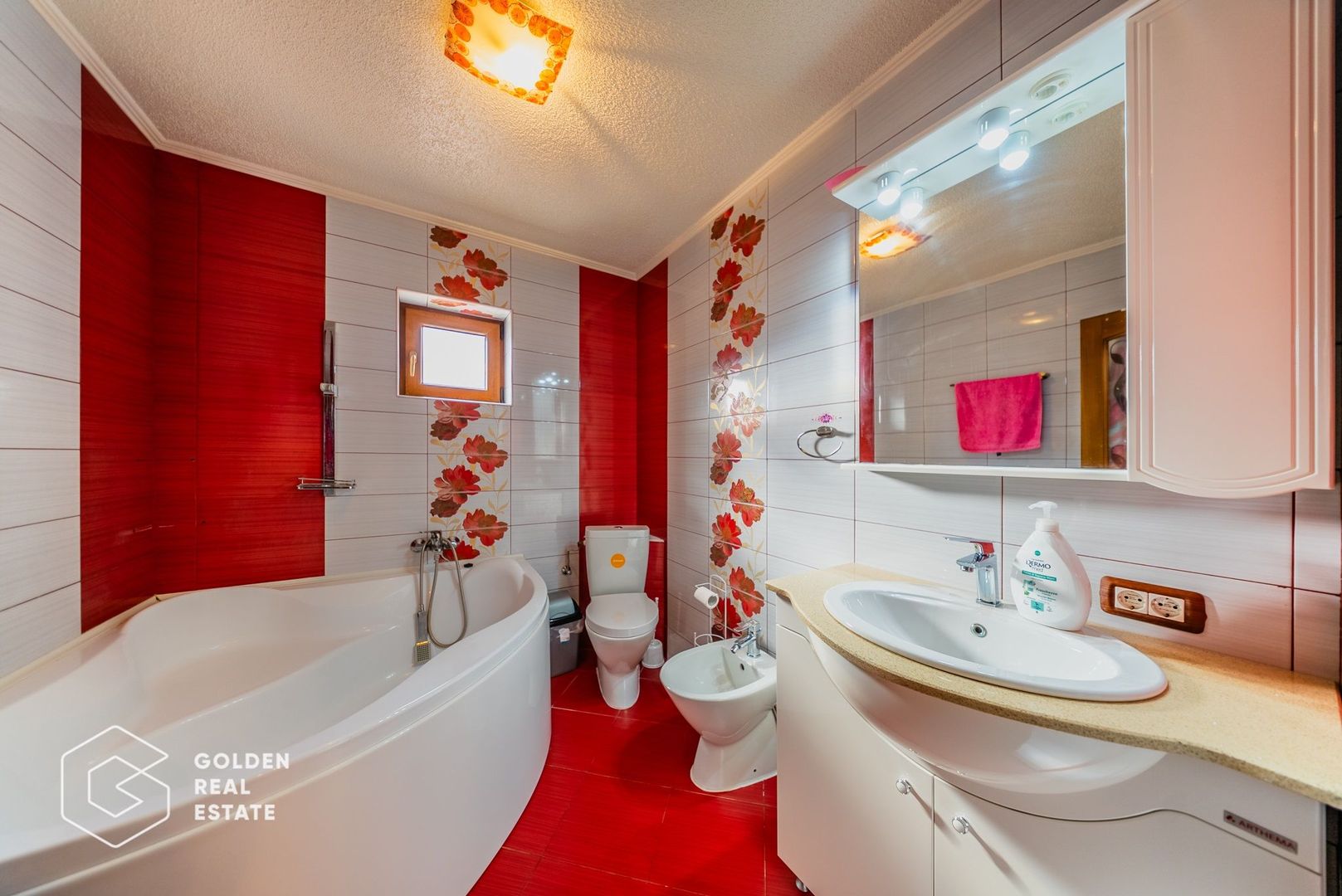 Casa la cheie, eficienta energetic, 4 dormitoare, Sagu - Poză 9