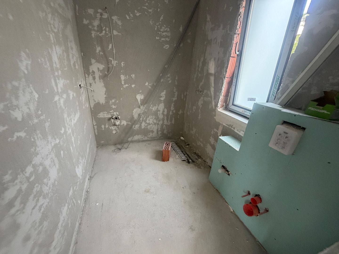 CASA INDIVIDUALA- 4 CAMERE, TOATE UTILITATILE, TEREN 240 MP, COMIS 0% - Poză 13