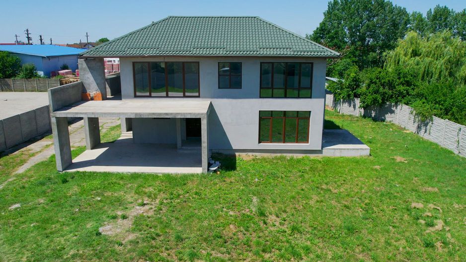 Vilă cu arhitectură modernă în Săcălaz - Poză 1