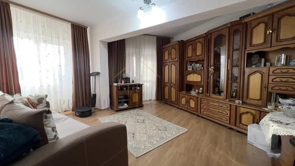 Apartament 3 Camere - Decomandat - Zona de jos - Poză 1