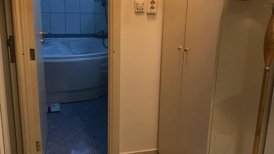 Apartament spatios cu o pozitie ideala - Poză 9