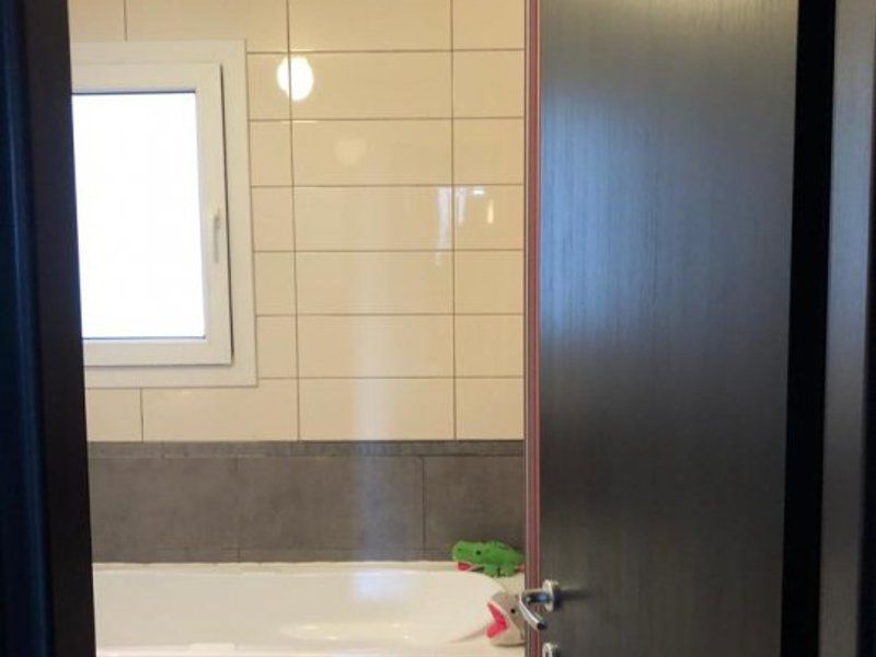 Vila mobilata si utilata, curte, terasa inchisa, parcare - Poză 8