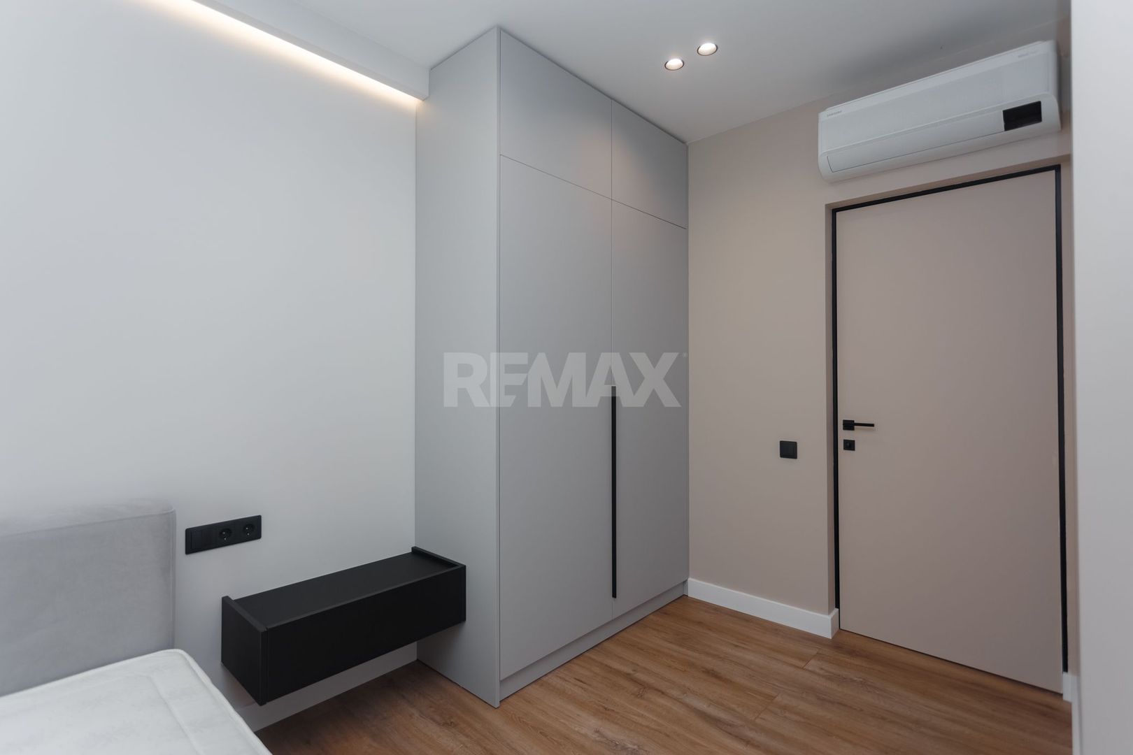 De vânzare apartament, 2 dormitoare, str. Teatrală 3, Centru. - Poză 15