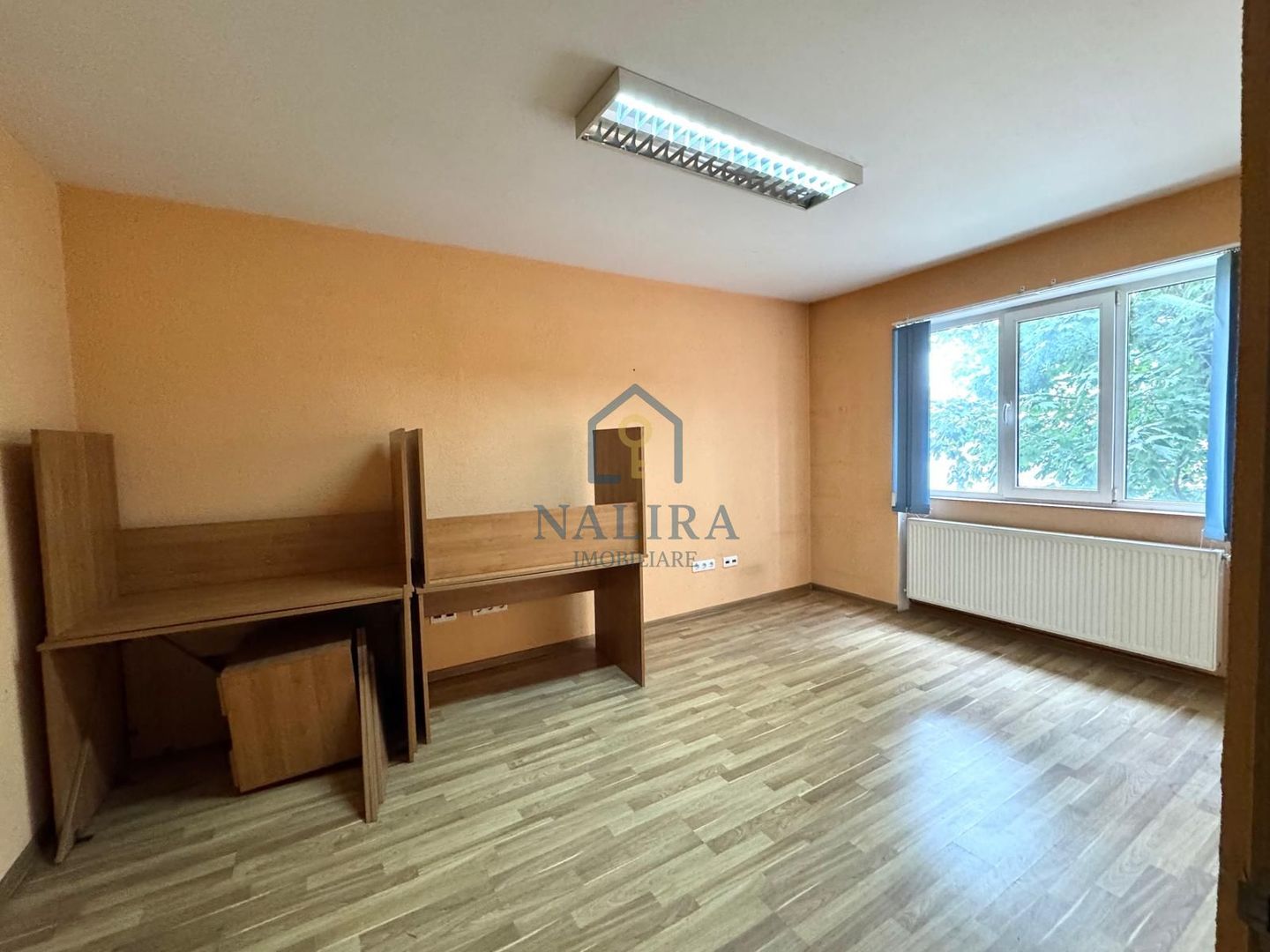 Vanzare apartament 2 camere - Piata Revolutiei - etaj 1 - Poză 1