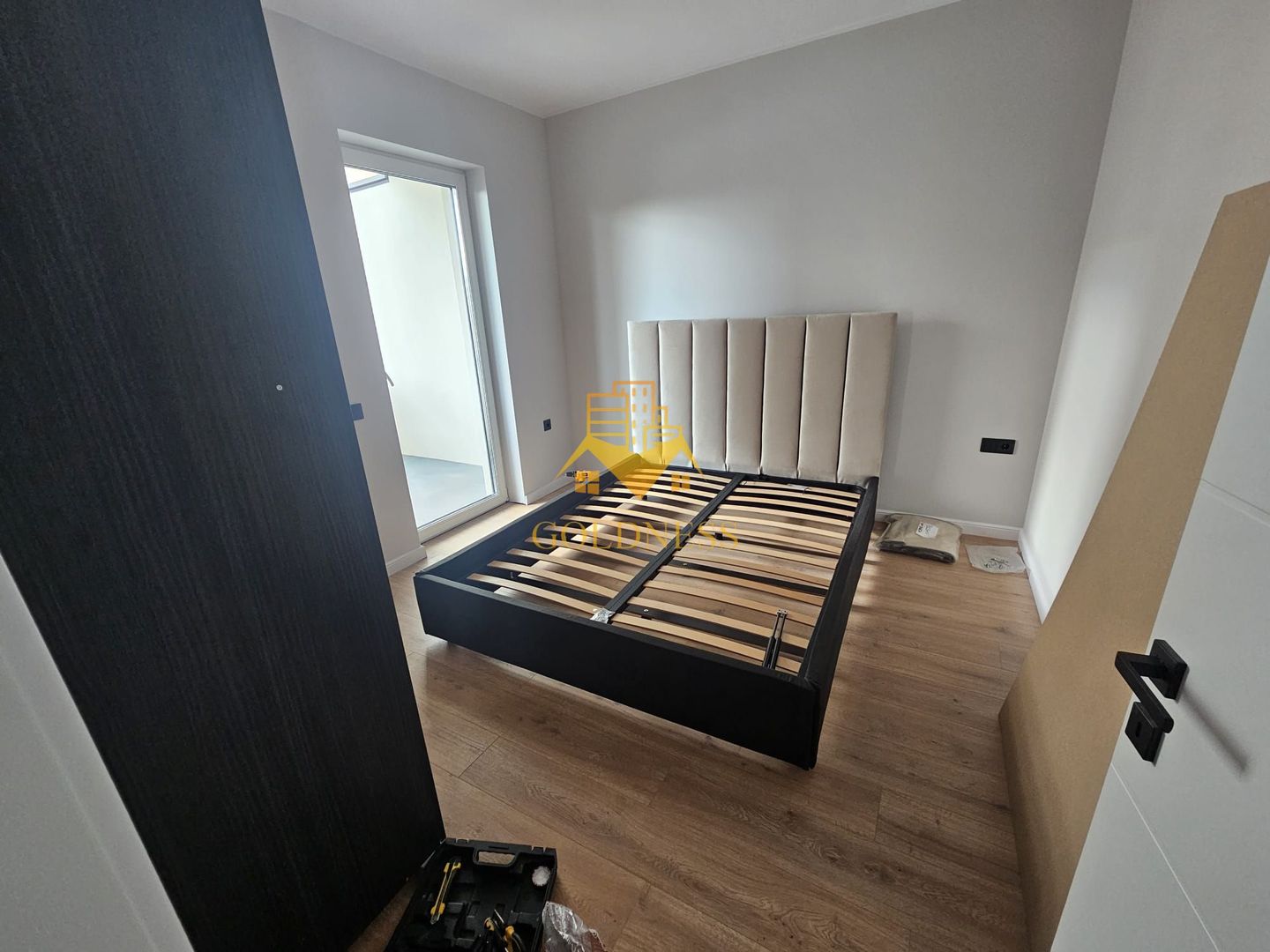 2 camere open space, Parcare, Prima Inchiriere, Piata Oser, Bulgaria - Poză 1