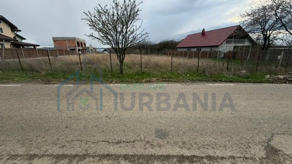 Teren intravilan 1.000 mp în Miroslava, sat Ciurbești, cu utilități și autorizație de construire - Poză 1