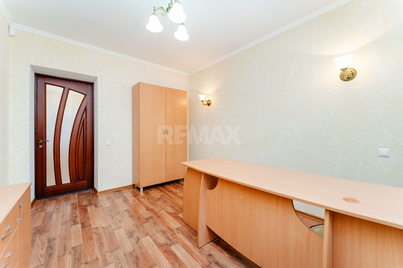 Se oferă spre închiriere casă în centrul orașului, ideală pentru birouri, clinică sau centru educați - Poză 12
