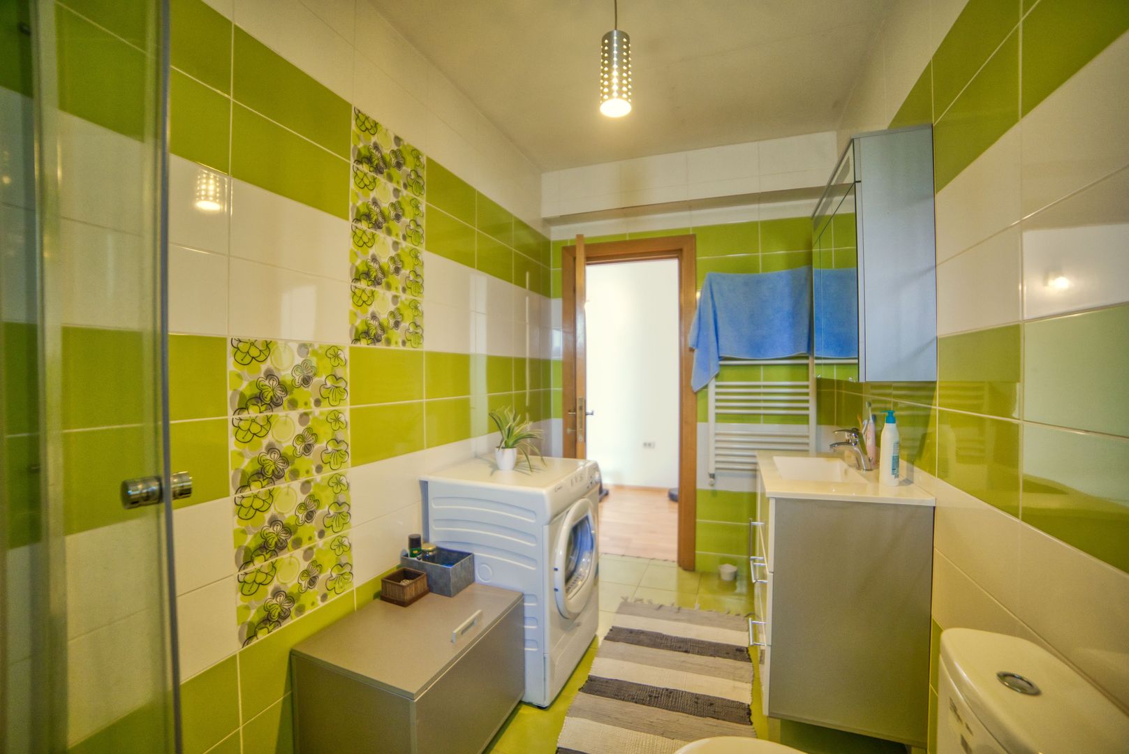 Casa complet mobilata 5 camere 3 bai curte generoasa - Poză 26