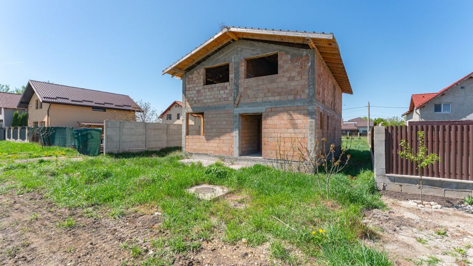 Oportunitate Casă la Roșu în Harman – Ideală pentru Personalizare - Poză 1