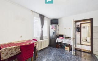 Casă cu 3 camere de vânzare în zona Bujac - Poză 2