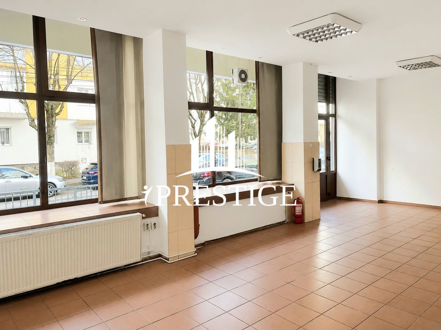 SPAȚIU COMERCIAL 102 MP | VALEA AURIE | VITRINE 8 ML | TRAFIC PIETONAL - Poză 1