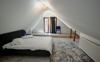 Vila cu 10 camere,pretabil compartimentare in 2 unitati separat,ASTRA. - Poză 12