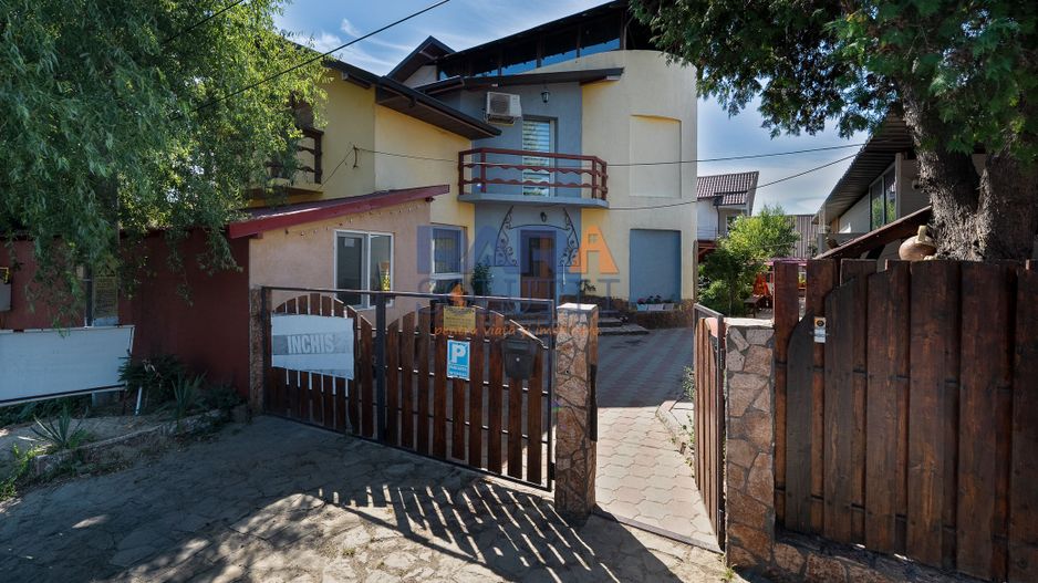 Vilă din cărămidă cu 4 dormitoare și 3 băi - Poză 1