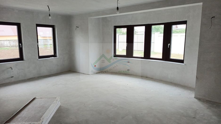 Casă/Vilă Dumbrăveni/Suceava - Poză 1