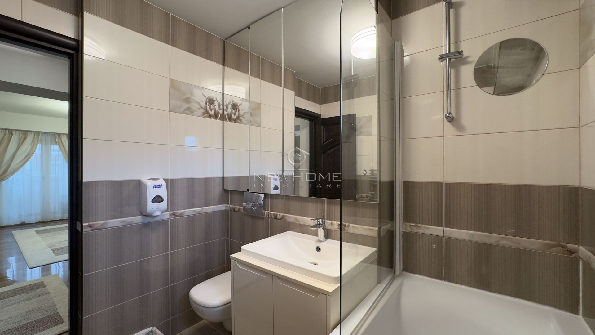 Apartament cu 3 camere, Parcare, P-ta Cipariu  zona Central - Poză 21