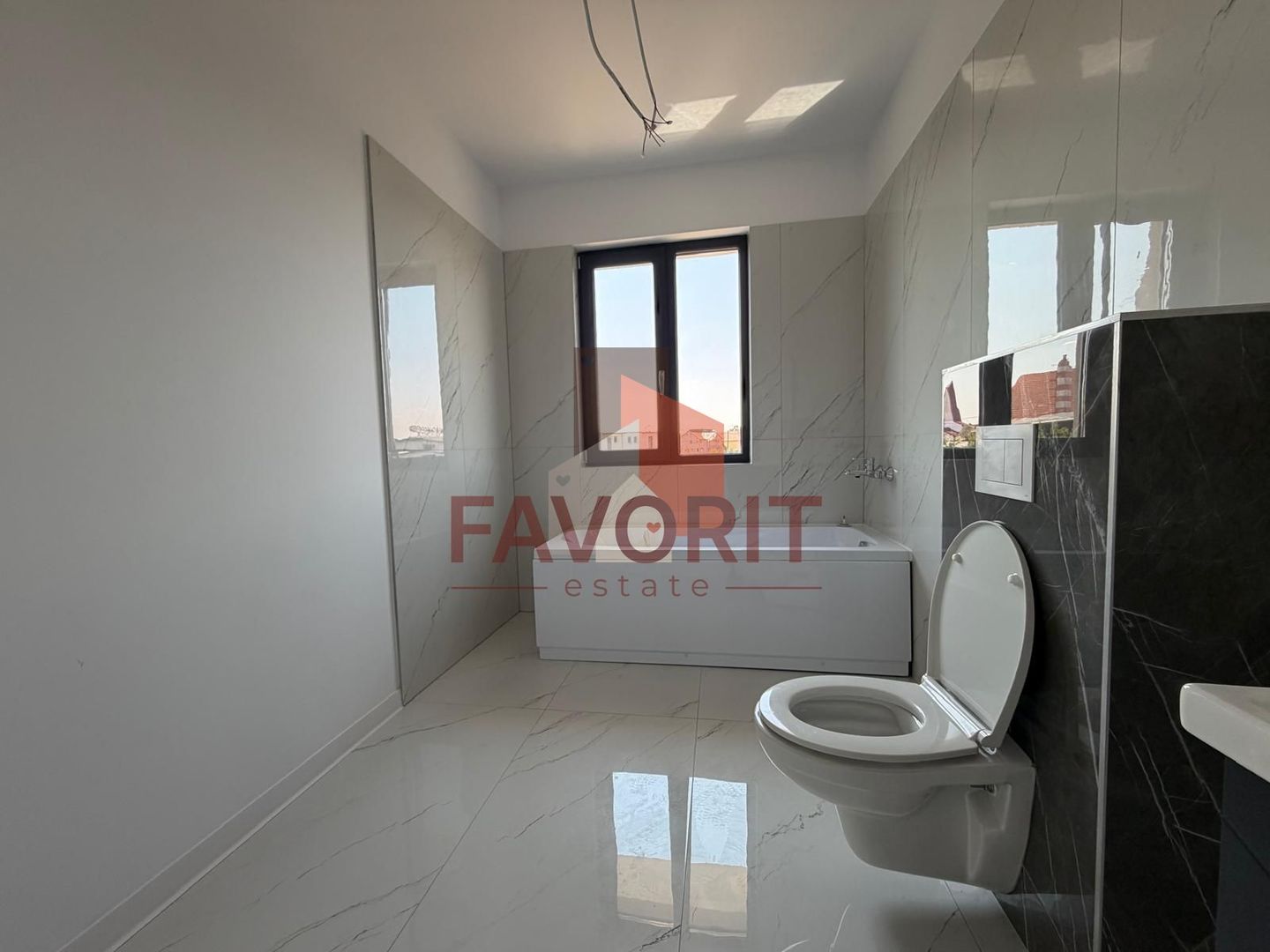 Duplex despartit | 5 camere | Garaj | Finisaje premium | 3 bai |Asfalt - Poză 15